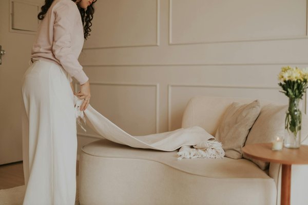 Enhancing urban ecosystems and community wellness: how beekeeping initiatives transform city life